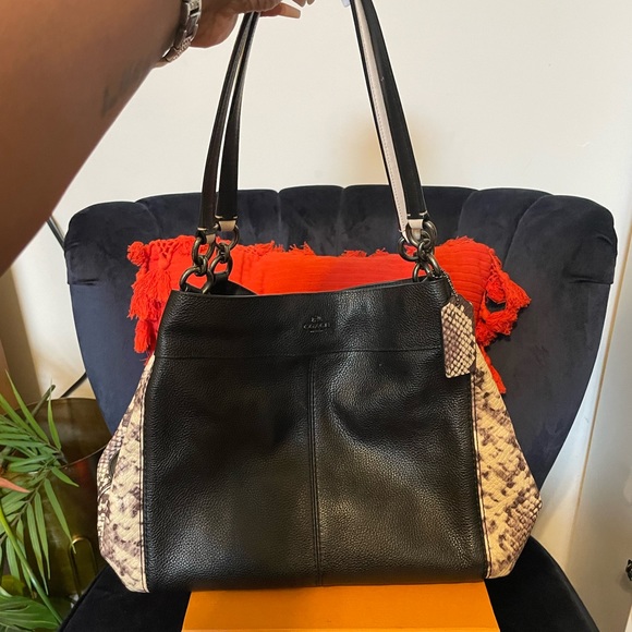 Coach Handbags - Coach Lexy shoulder bag